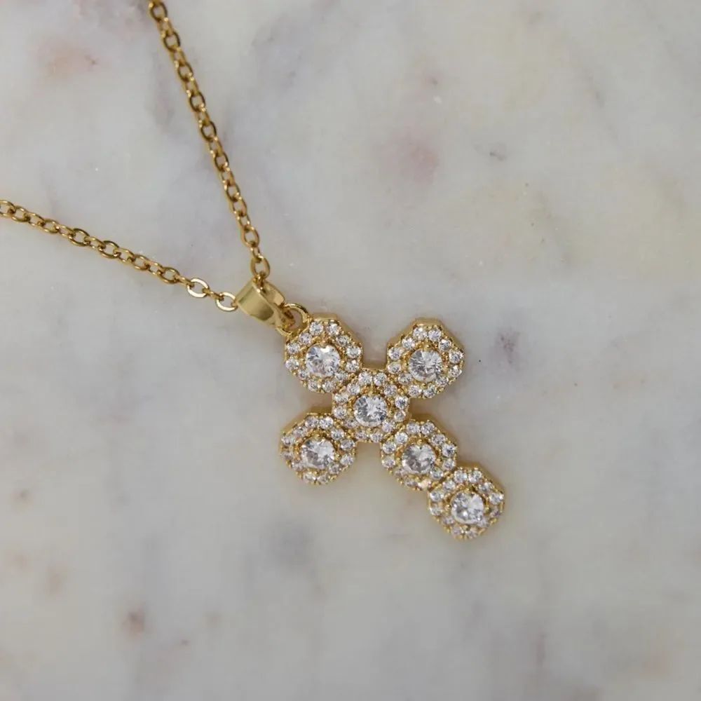 Gold Cross Pendant Necklace Q333